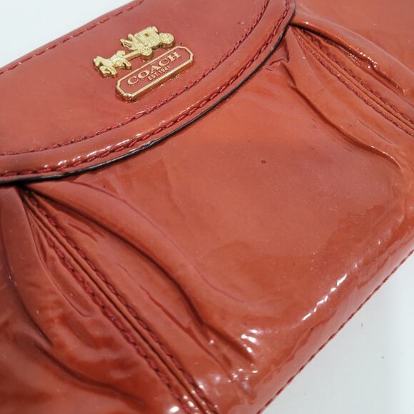 Coach Madison Wallet Solid Red Large Patent Leather Zip Around Logo Condition - Picture 11 of 12